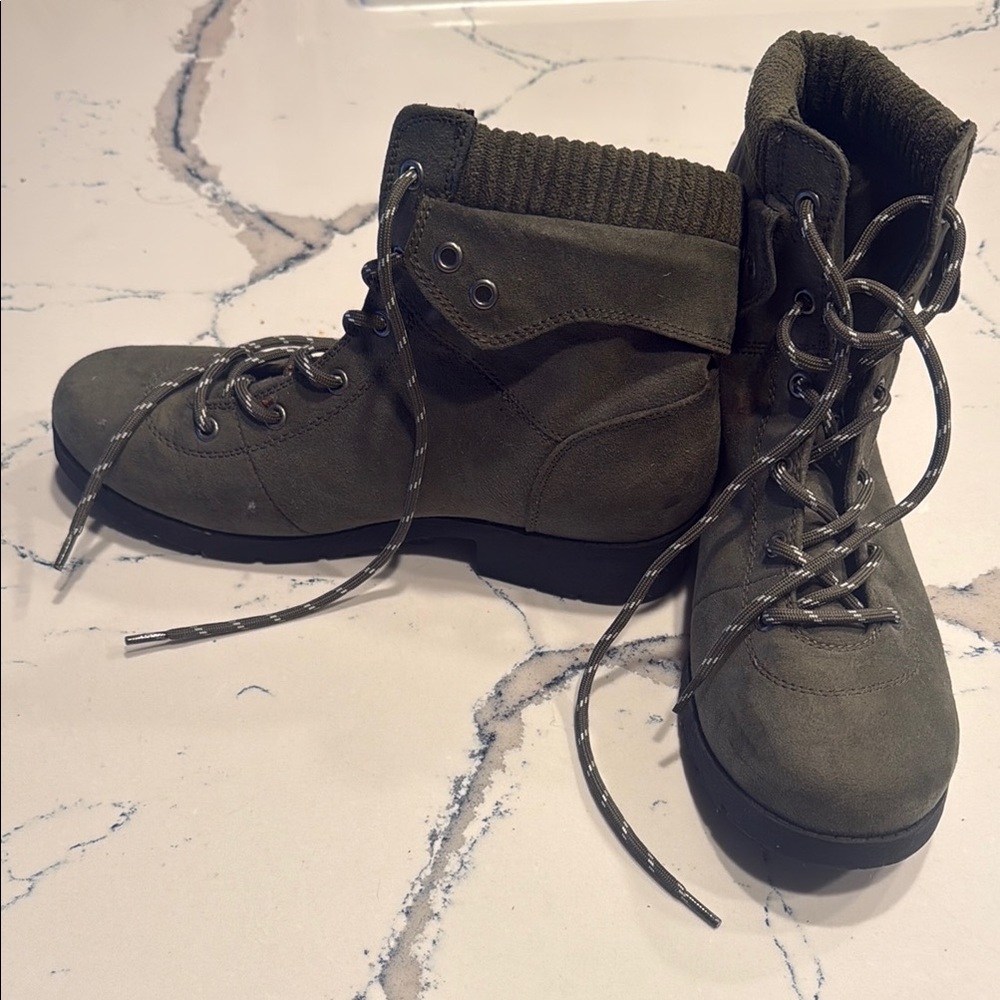 St John’s Bay Olive Green Lace-Up Ankle Boots Size 10